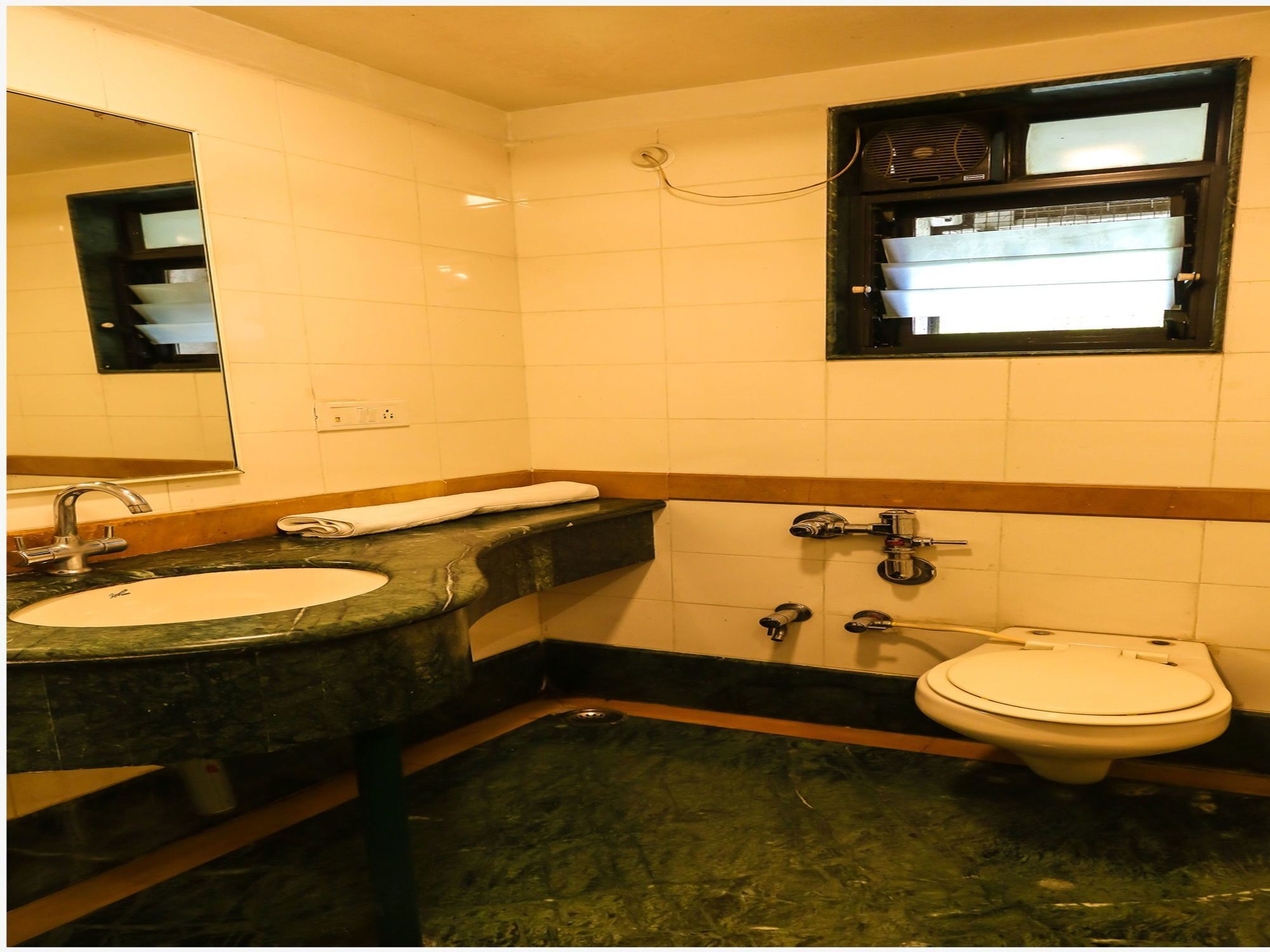 Hotel Lotus Pune Luaran gambar